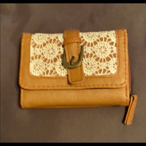 😘 Clair’s Brown Wallet w/ white Lace
Super Cute
Like New - Picture 1 of 6